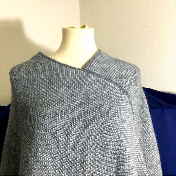 Fratelli Talli Gray Poncho Wool/Alpaca Blend - Picture 6 of 9